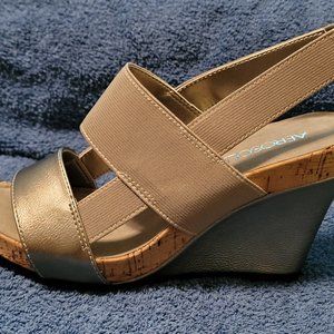 PRICE Drop!!   Ladies size 5 Aerosoles heeled wedge sandal **NEW**.
